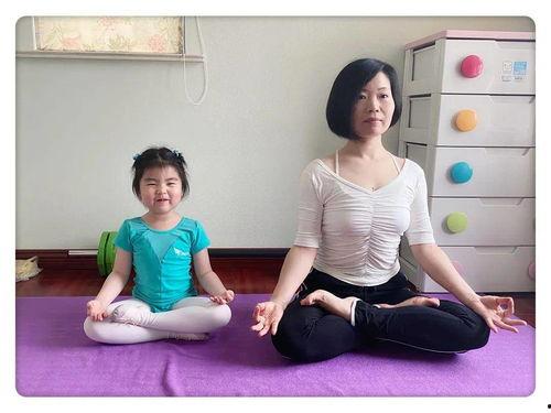 亲子瑜伽的视频,共筑健康快乐时光