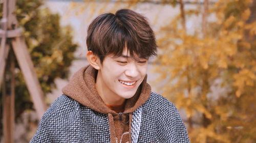 娱乐爆料易烊千玺关晓彤,娱乐爆料背后的甜蜜瞬间